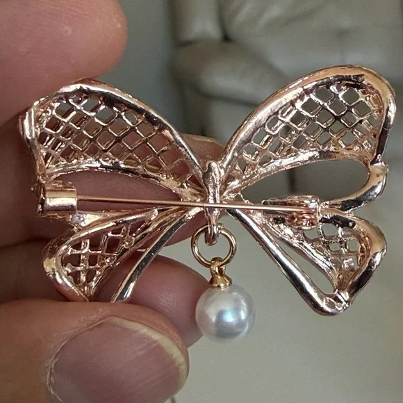 Elegant Bow Design Rose Gold and Silver Pearl Pendant. - Picture 3 of 4